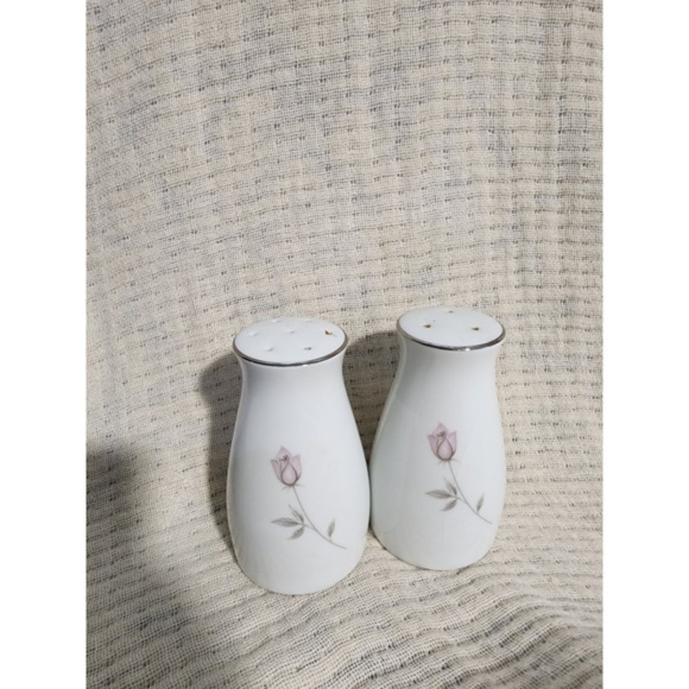 Noritake Japan Salt and Pepper Shakers Rosebud Floral‎ Design